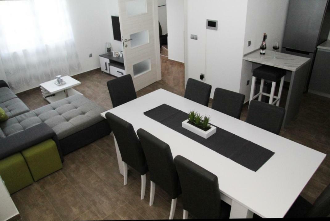Apartman Ivana บีโอกราดนาโมรู ภายนอก รูปภาพ