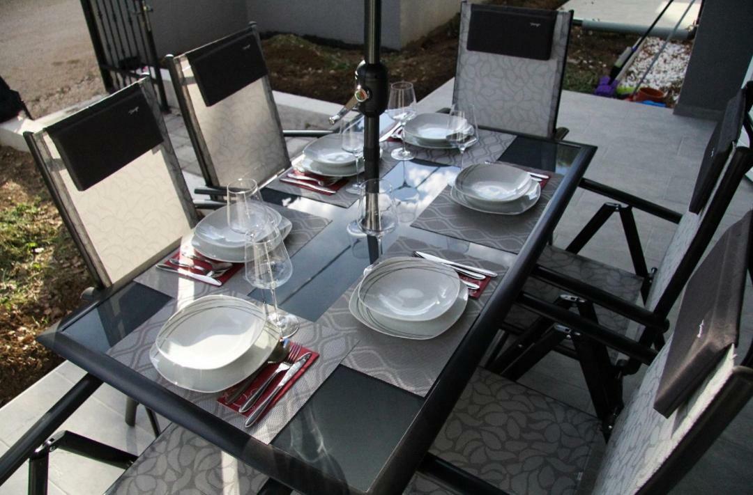Apartman Ivana บีโอกราดนาโมรู ภายนอก รูปภาพ