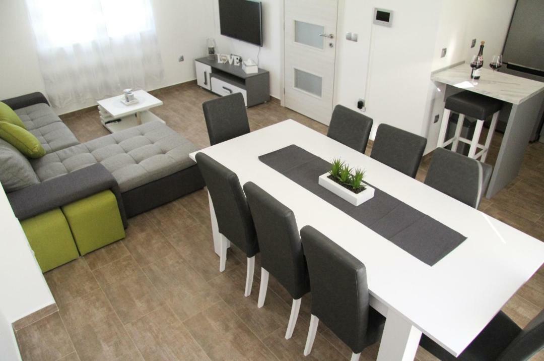Apartman Ivana บีโอกราดนาโมรู ภายนอก รูปภาพ
