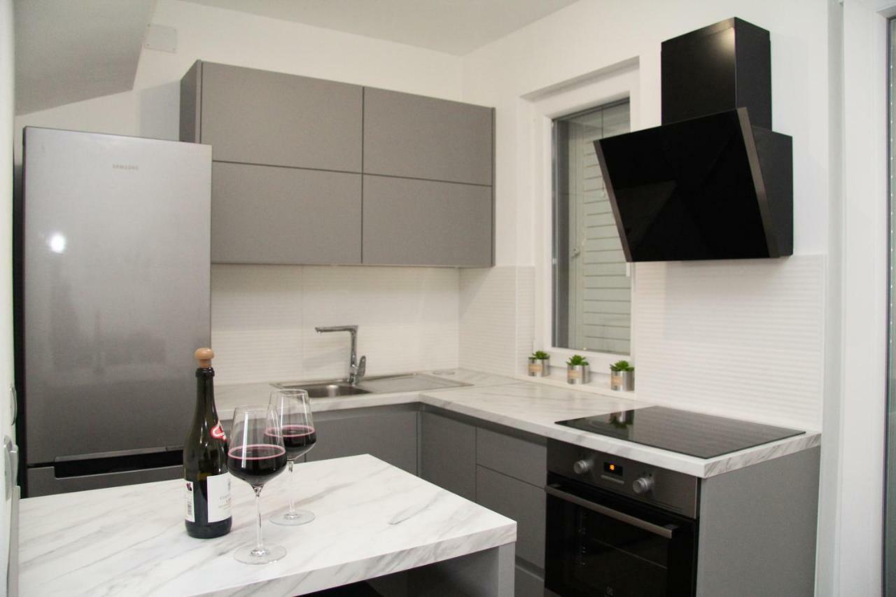 Apartman Ivana บีโอกราดนาโมรู ภายนอก รูปภาพ