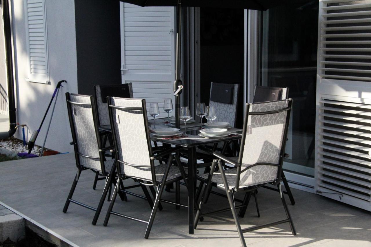 Apartman Ivana บีโอกราดนาโมรู ภายนอก รูปภาพ